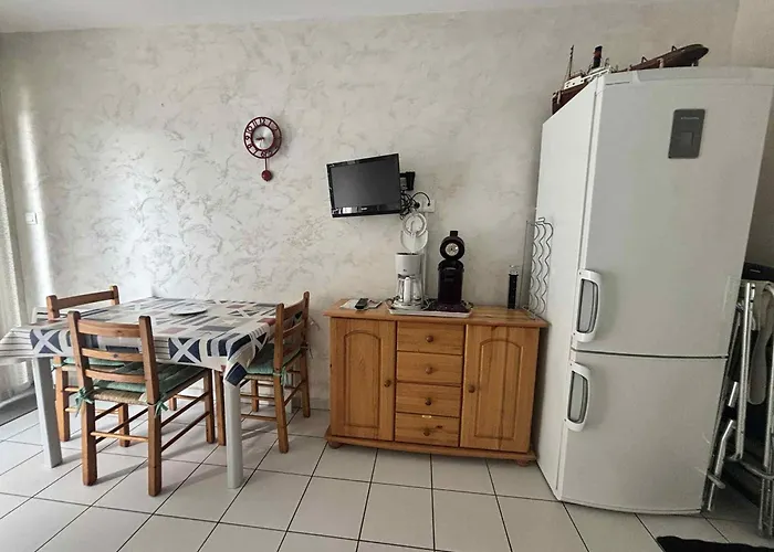 Confortable Au Centre-ville, A 400m Des Plages, Parking Inclus - Fr-1-194-305 Apartment